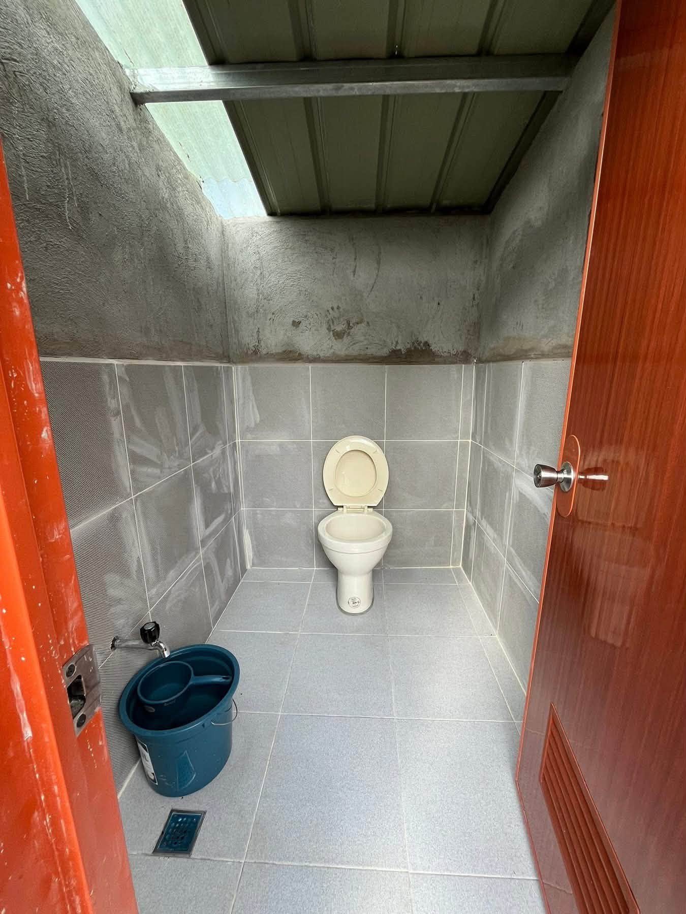 Toilet and bath at Brooksides Space